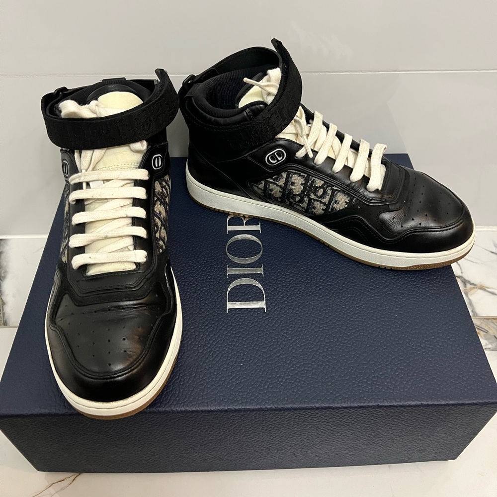 Authentic gently Dior B31 high top sneakers.
